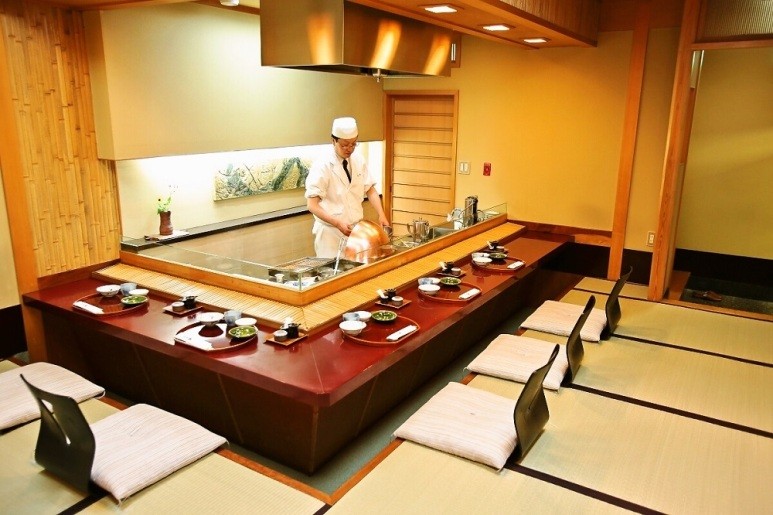 コース ランチ 個室 カウンター席のお客様 天ぷら たか瀬 名古屋市中区栄のおすすめグルメ 和食 てんぷら 旅色